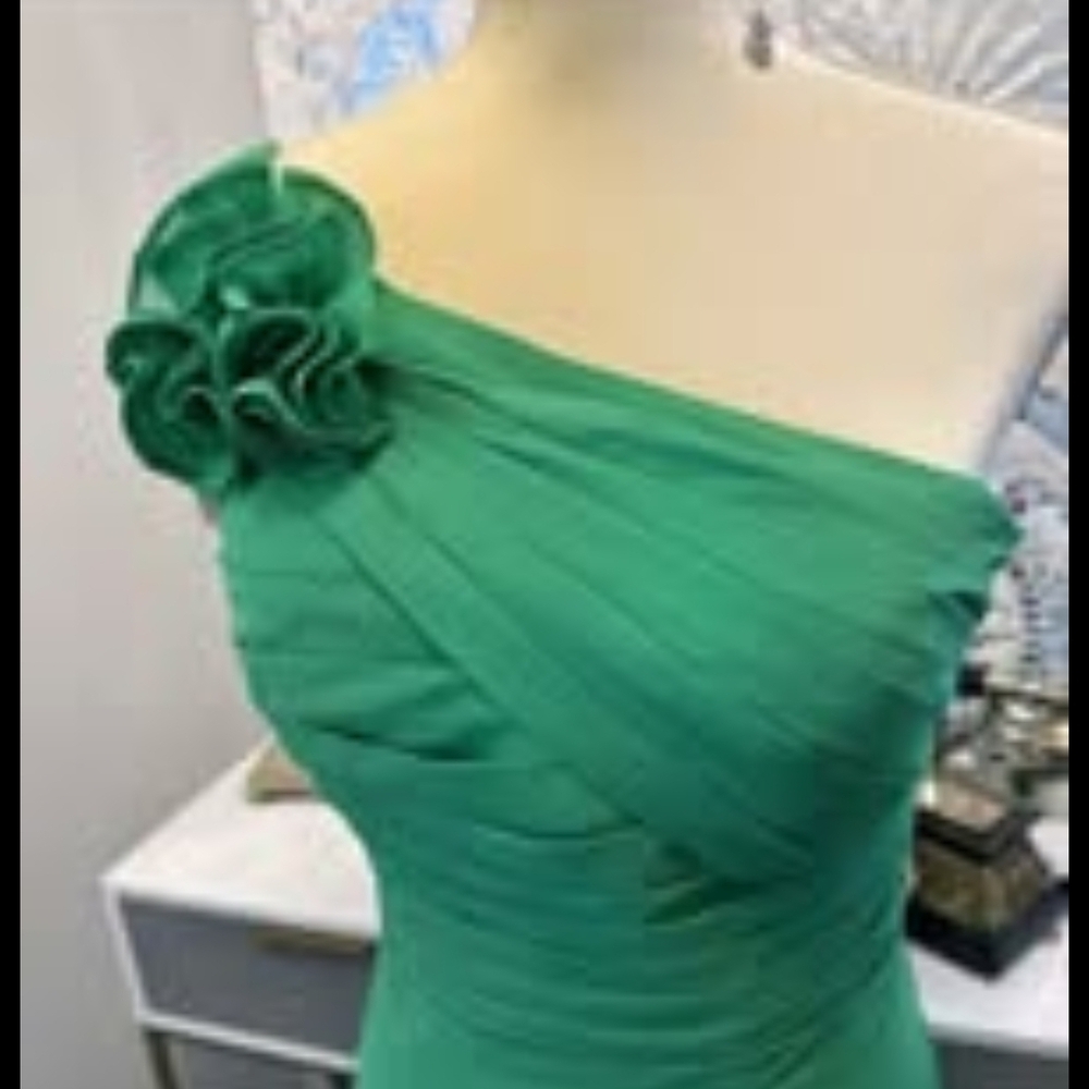 Green formal  party long size M/l adjustablElegant Green One-Shoulder Dress